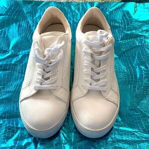 Steve Madden Women's Lace Up casual shoe White Size 10